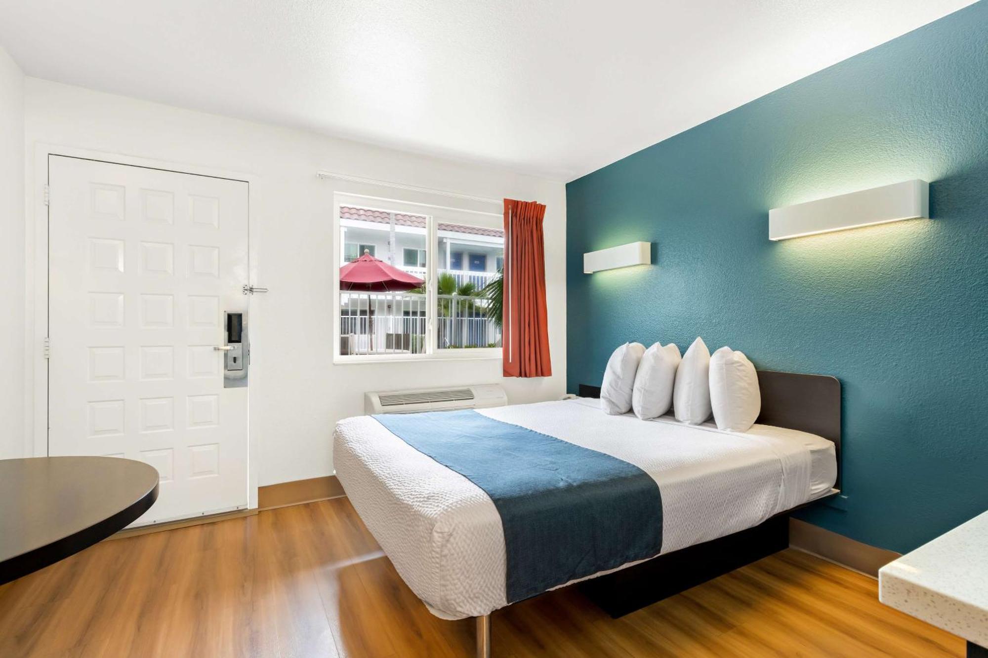 Studio 6 Suites Carpinteria, Ca Santa Barbara South Экстерьер фото
